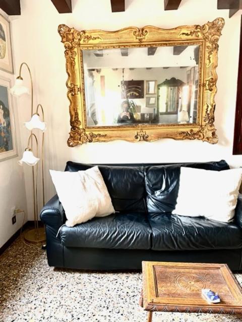 Ca' Della Carita' Apartment Venesia Bagian luar foto