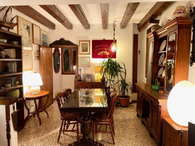 Ca' Della Carita' Apartment Venesia Bagian luar foto