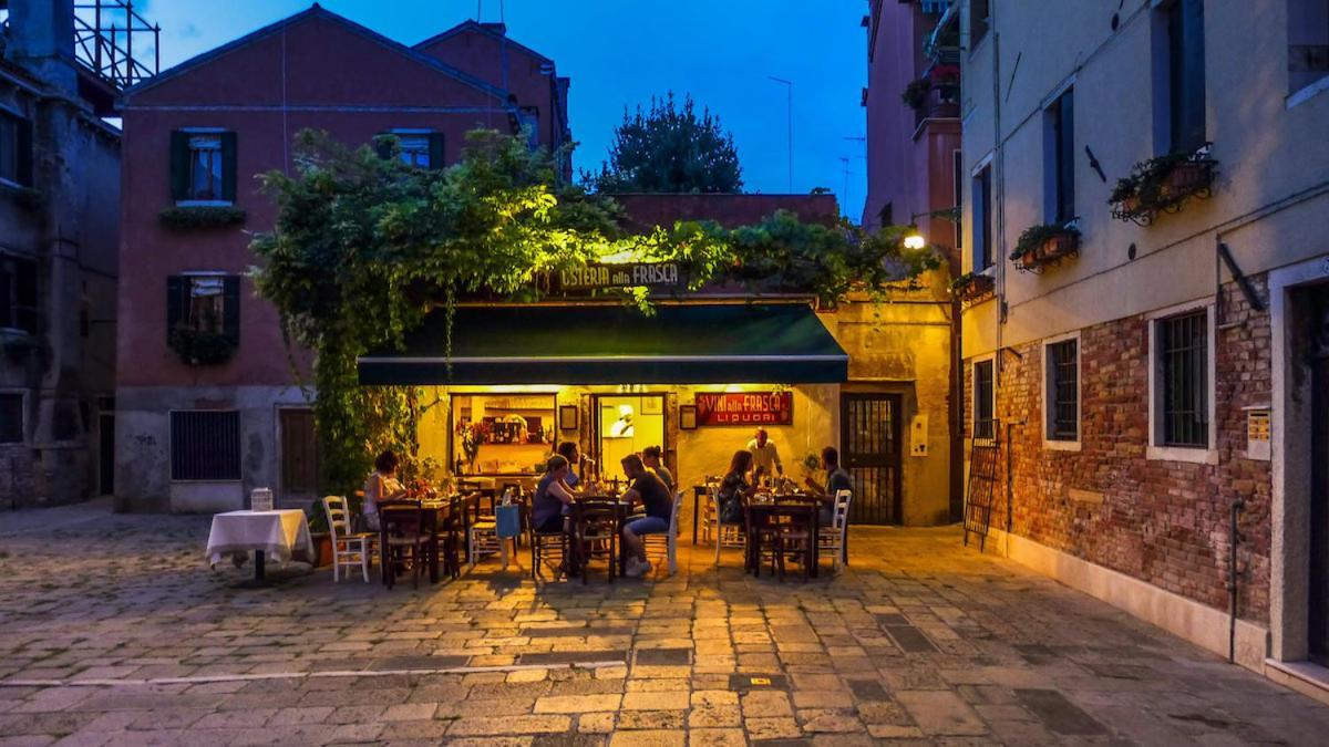 Ca' Della Carita' Apartment Venesia Bagian luar foto